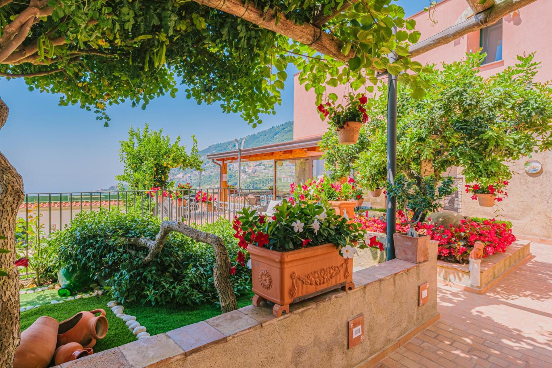 B&B Il Cortile Равелло Экстерьер фото